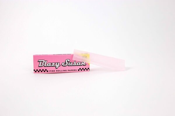 Blazy Susan – Pink Rolling Papers – 1-1/4 | Weedsy Canada